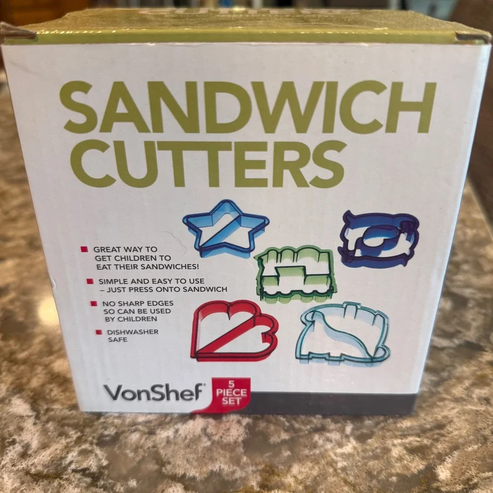 VonShef Sandwich Cutters 5 Piece Set Kids Dolphin Train Dinosaur Star Heart